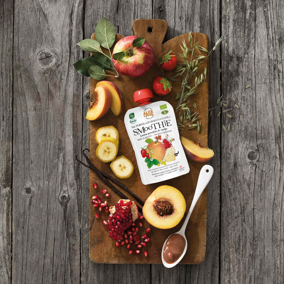En skärbräda i trä med Persika- & vaniljsmoothie (5-pack) från alexphilfood.